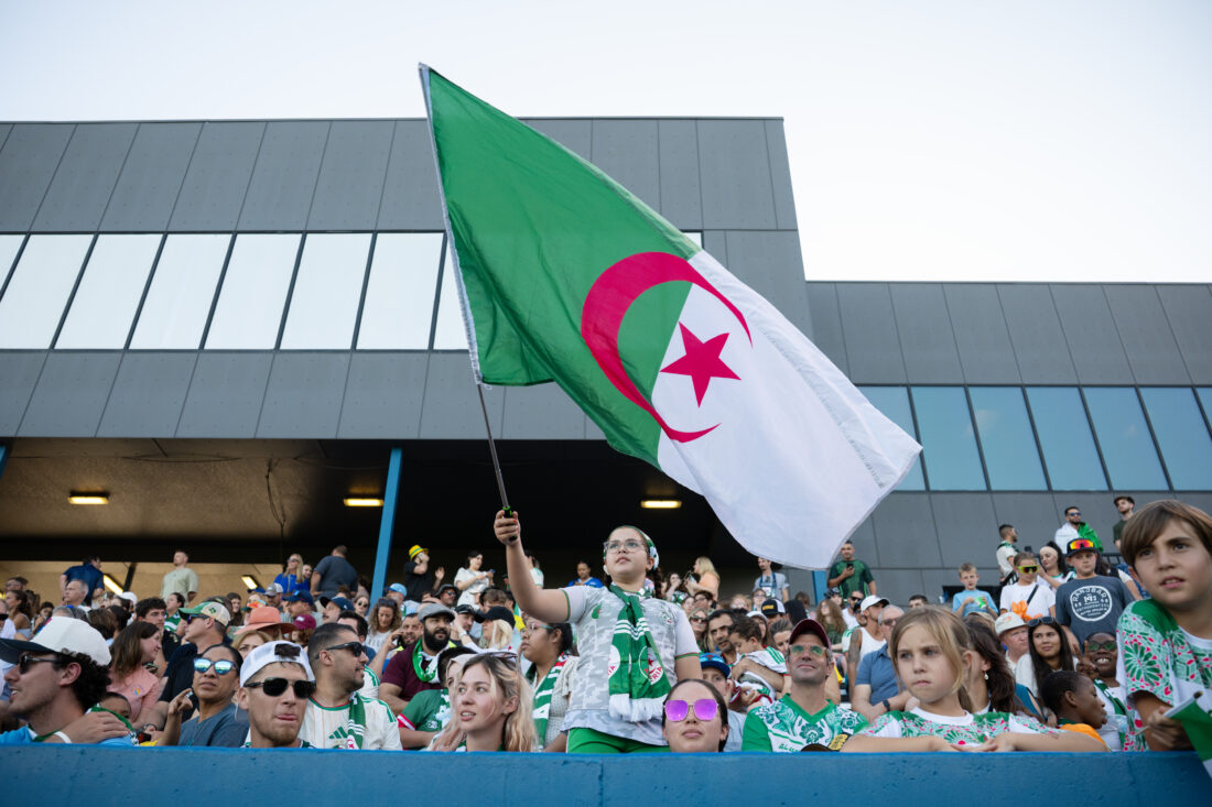 Algerian team entertains fans at open practice